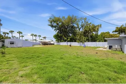 102 Crescent Lake Dr, North Fort Myers, FL 33917 - Photo 31