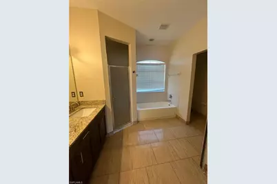 17 NE 11th Ln, Cape Coral, FL 33909 - Photo 3