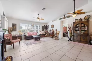 213 SE 4th Pl, Cape Coral, FL 33990 - Photo 5