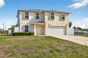 921 Jacaranda Pkwy E, Cape Coral, FL 33909 - Photo 1