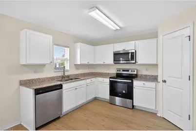 921 Jacaranda Pkwy E, Cape Coral, FL 33909 - Photo 7