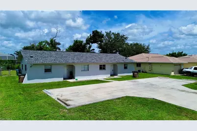 1720 SE Santa Barbara Pl, Cape Coral, FL 33990 - Photo 23