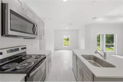 1018 Kent St E, Lehigh Acres, FL 33971 - Photo 9