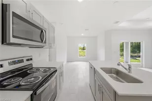 1018 Kent St E, Lehigh Acres, FL 33971 - Photo 9