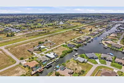 400 NW 32nd Pl, Cape Coral, FL 33993 - Photo 9