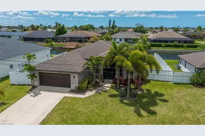 910 SW 12th Ter, Cape Coral, FL 33991 - Photo 7
