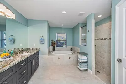 910 SW 12th Ter, Cape Coral, FL 33991 - Photo 5