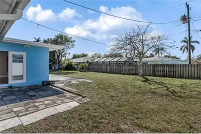 806 Entrada Dr N, Fort Myers, FL 33919 - Photo 17