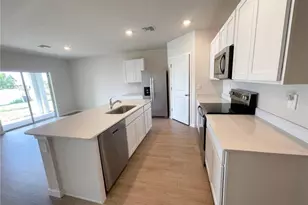 920 NE 10th St, Cape Coral, FL 33909 - Photo 9