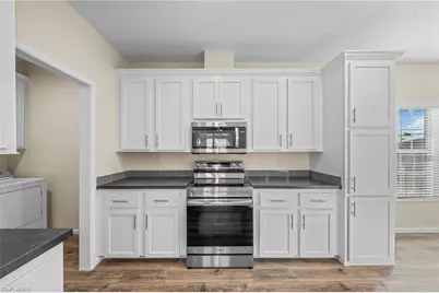 24 Red Poinciana Dr, Fort Myers, FL 33908 - Photo 7