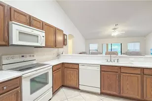 205 SW 42nd St, Cape Coral, FL 33914 - Photo 11