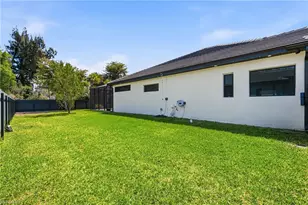 423 SW 19th Ave, Cape Coral, FL 33991 - Photo 7