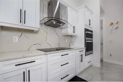 220 NE 8th Pl, Cape Coral, FL 33909 - Photo 9