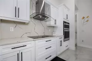 220 NE 8th Pl, Cape Coral, FL 33909 - Photo 9