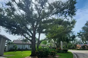 12395 McGregor Woods Cir, Fort Myers, FL 33908 - Photo 3