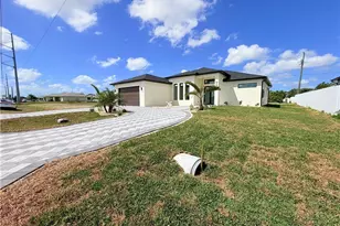922 Santa Barbara Blvd N, Cape Coral, FL 33993 - Photo 5