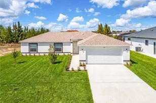 916 NE 1st Pl, Cape Coral, FL 33909 - Photo 23