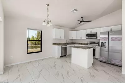 916 NE 1st Pl, Cape Coral, FL 33909 - Photo 3