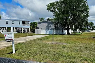 20 Cottonwood Dr, Fort Myers, FL 33908 - Photo 1