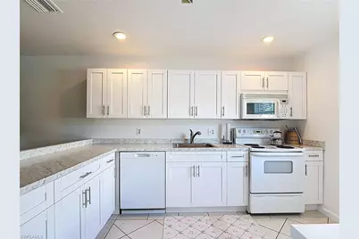 4293 Island Cir #4, Fort Myers, FL 33919 - Photo 7