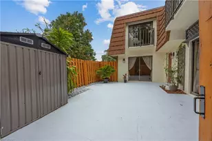 1470 Park Shore Cir, Fort Myers, FL 33901 - Photo 3