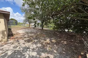 307 SE 1st Pl, Cape Coral, FL 33990 - Photo 15