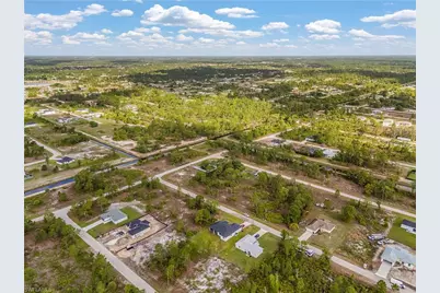 1113 Darling St E, Lehigh Acres, FL 33974 - Photo 7