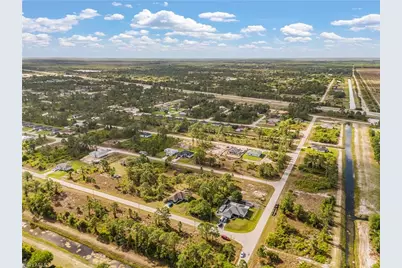 1113 Darling St E, Lehigh Acres, FL 33974 - Photo 9