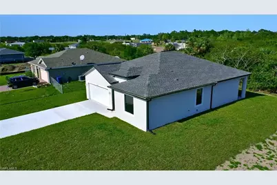 539 Greenbriar Blvd, Lehigh Acres, FL 33972 - Photo 3