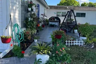 18 Hamlin Ct, Lehigh Acres, FL 33936 - Photo 5