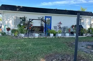 18 Hamlin Ct, Lehigh Acres, FL 33936 - Photo 3