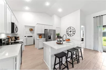 915 NE 35th Ln, Cape Coral, FL 33909 - Photo 5