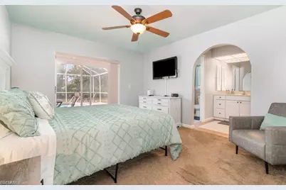 922 SE 25th Ln, Cape Coral, FL 33904 - Photo 9