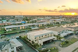 912 SE 46th St, Cape Coral, FL 33904 - Photo 3