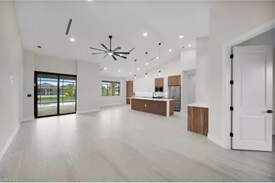 38 NE 8th Pl, Cape Coral, FL 33909 - Photo 11