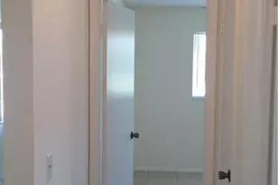 906 SE 19th Ln, Cape Coral, FL 33990 - Photo 9