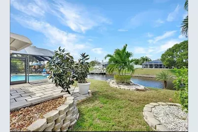 1412 SE 11th Pl, Cape Coral, FL 33990 - Photo 15