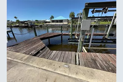 1922 SE 10th Pl, Cape Coral, FL 33990 - Photo 39