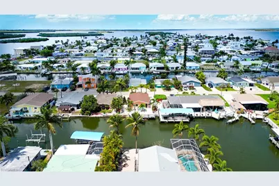 2589 Bayshore Dr, Matlacha, FL 33993 - Photo 45