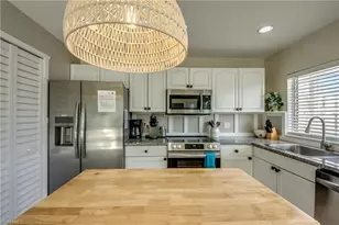 2589 Bayshore Dr, Matlacha, FL 33993 - Photo 17