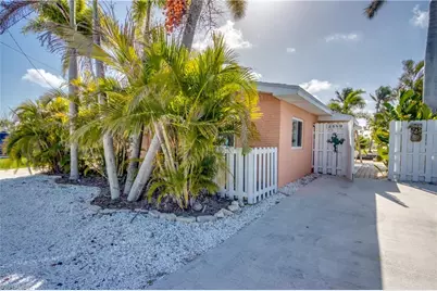 2589 Bayshore Dr, Matlacha, FL 33993 - Photo 47