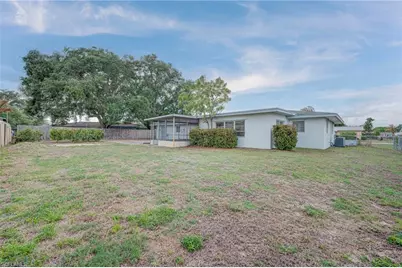 220 Punta Alta Ct, Lehigh Acres, FL 33936 - Photo 35