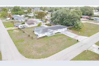 220 Punta Alta Ct, Lehigh Acres, FL 33936 - Photo 37