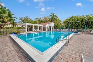 619 Beachwalk Cir, Naples, FL 34108 - Photo 19
