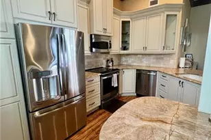 619 Beachwalk Cir, Naples, FL 34108 - Photo 7