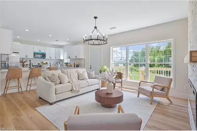 668 Kingsbury St E, Lehigh Acres, FL 33974 - Photo 7