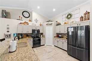 512 NW 24th Pl, Cape Coral, FL 33993 - Photo 3