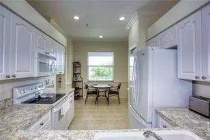 10453 Washingtonia Palm Way, Fort Myers, FL 33966 - Photo 5