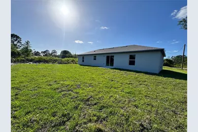 719 Ledge St, Lehigh Acres, FL 33972 - Photo 5