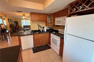 2526 SE 16th Pl, Cape Coral, FL 33904 - Photo 5